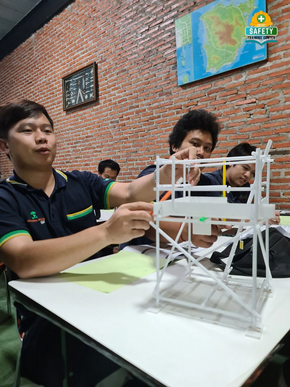 การติดตั้งและตรวจสอบนั่งร้าน